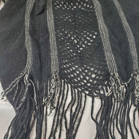 Black and White Ombre Knit Scarf - Picture 5 of 5
